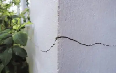 Structural Cracks